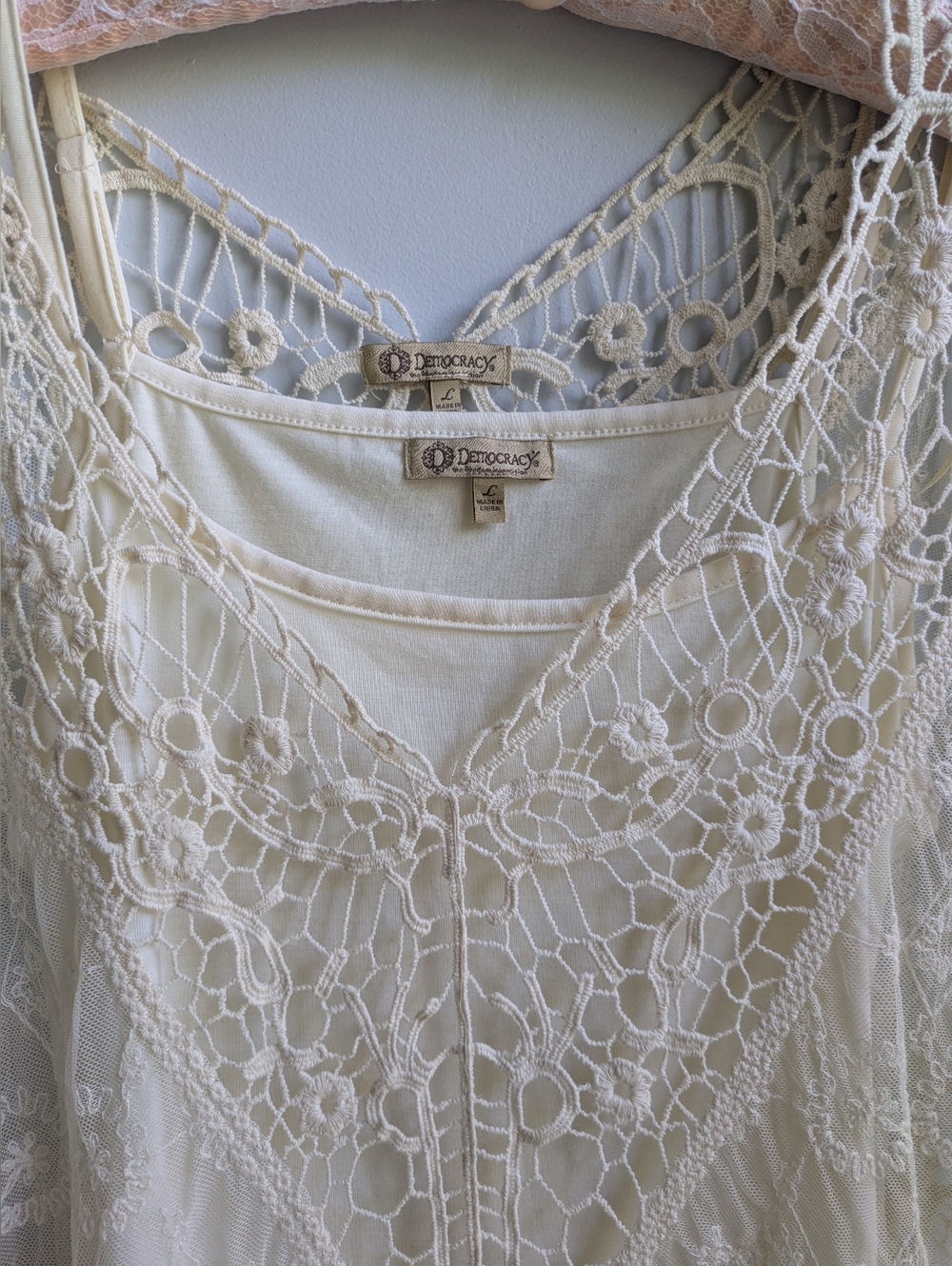 NWOT...Democracy Cream Boho Crochet/Lace Fringed Top w/camisole - Size L - Picture 3 of 14